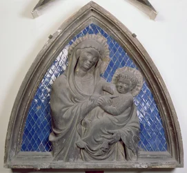 Virgem e Criança, detalhe, telha de relevo do Campanile (cerâmica e mármore)